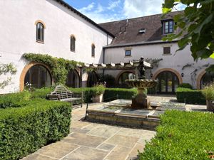 14 Motcombe Grange_Garden- click for photo gallery